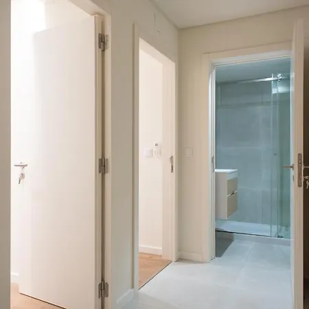 Pardal 15 - Boutique 2 Bed With Free Parking Nearby Lisbon