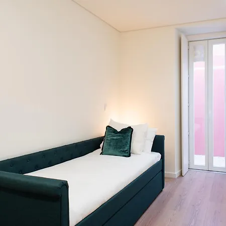 Apartment Pardal 15 - Boutique 2 Bed With Free Parking Nearby Lisbon