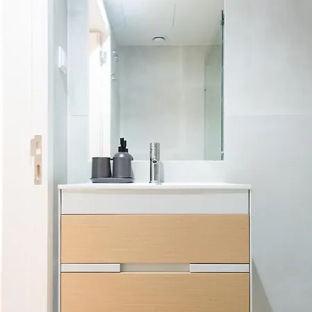 Pardal 15 - Boutique 2 Bed With Free Parking Nearby * Lisbon